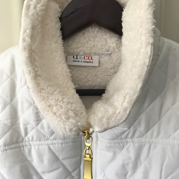 NEW Quilted Vest with Faux Sherpa Lining, Large - Picture 2 of 7